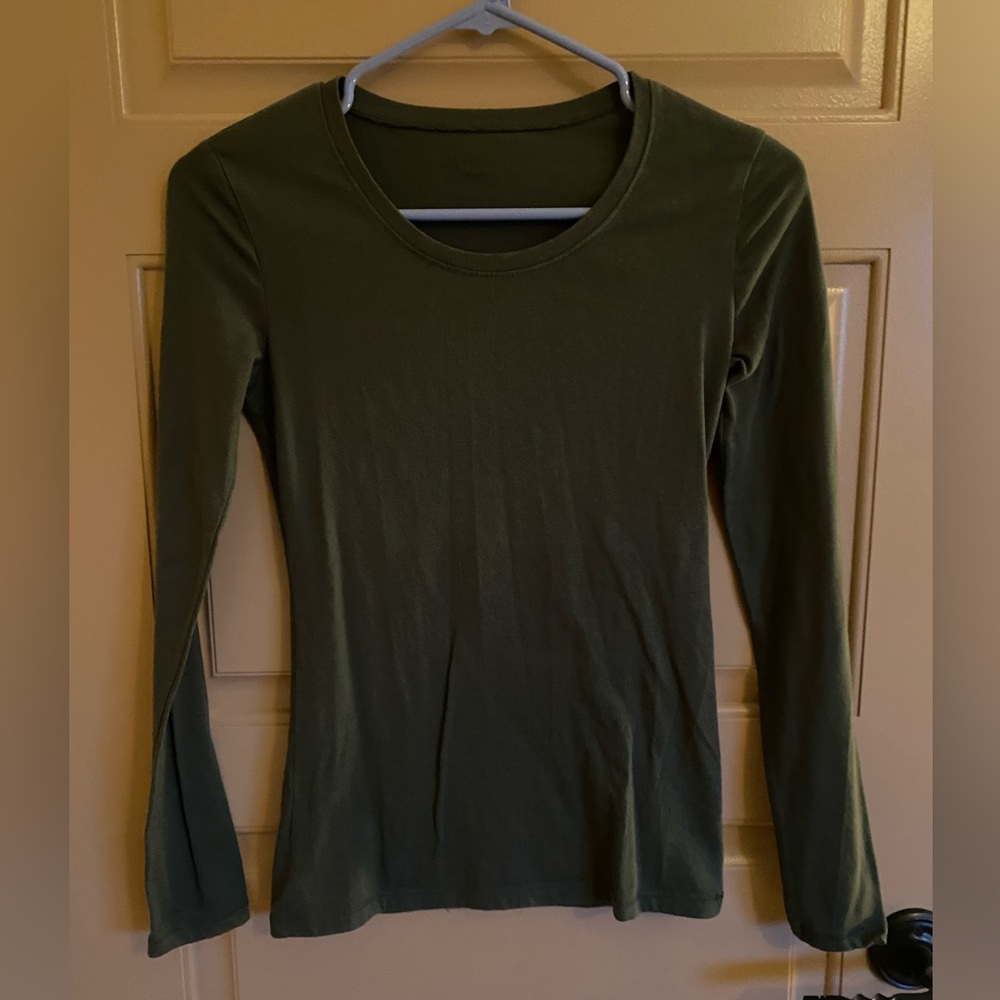Olive green long sleeved soft shirt size xs